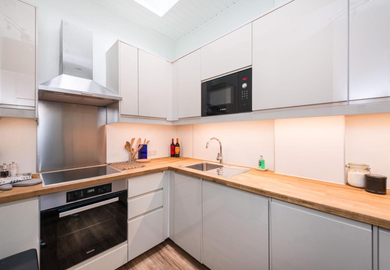 Kings Stables, Grassmarket Villa เอดินบะระ ภายนอก รูปภาพ